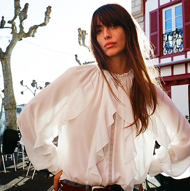 Blusa blanca vaporosa con volantes