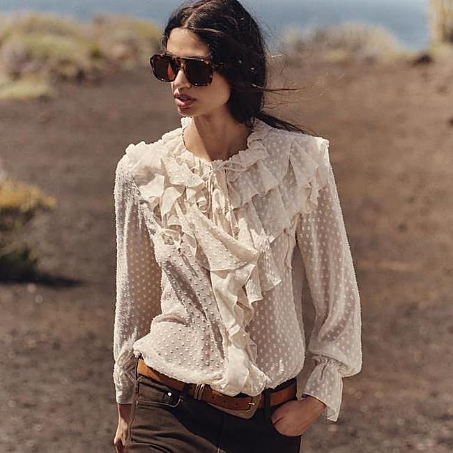 Blusa de plumeti con volantes