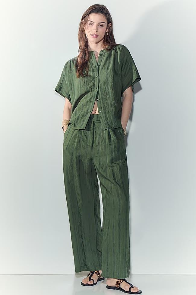 Blusa de mujer manga corta rayas (29,99€) y Pantalón de mujer ancho rayas (39,99€) de Tintoretto