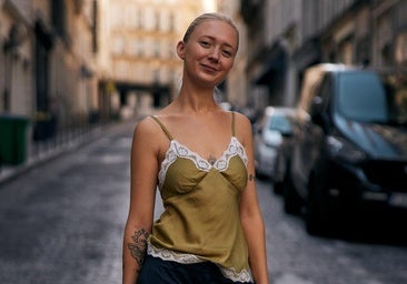 El top lencero es la tendencia más especial del verano: elegante, femenino y muy versátil