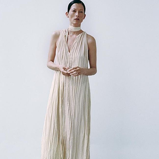 Vestido plisado fluido