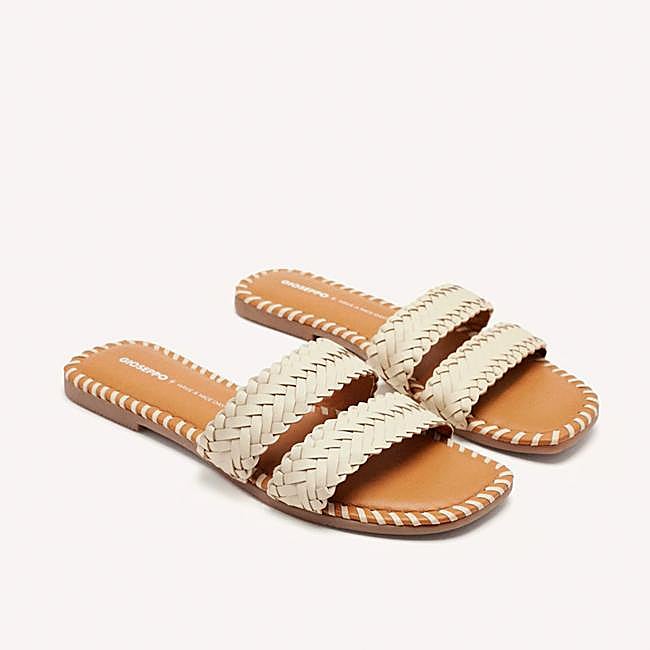 Sandalia plana con tiras trenzadas de Gioseppo.