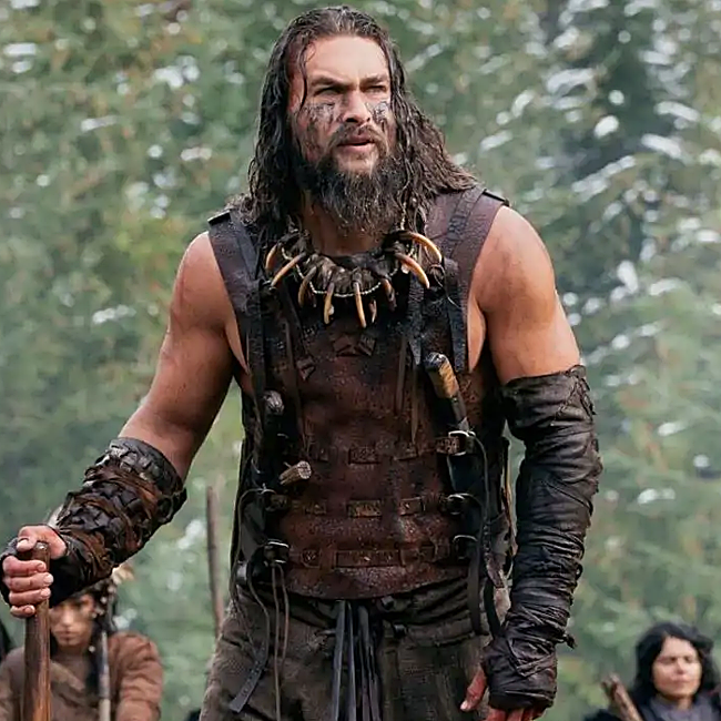 Jason Momoa, produce, escribe y protagoniza esta serie histórica sobre la unión de las islas hawaianas.