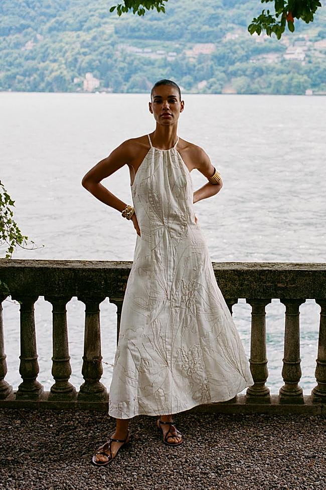 Vestido con bordados de Zara (49,99 euros)