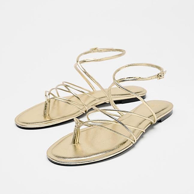 Sandalias planas de Zara (29,95 euros)