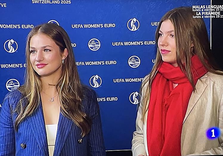 Leonor y Sofía han animado a España en la final de fútbol fenemino.