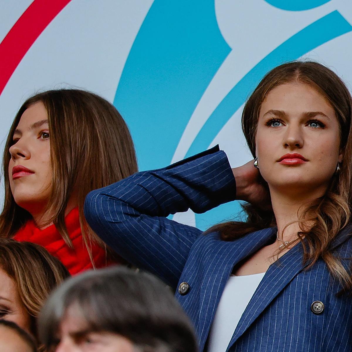 La princesa Leonor y la infanta Sofía, en el palco del estadio St. Jakob-Park de Basilea, donde se celebró la final de la Eurocopa 2025 entre la selección española de fútbol femenino y la inglesa.