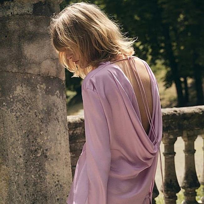 Blusa drapeada con espalda al aire