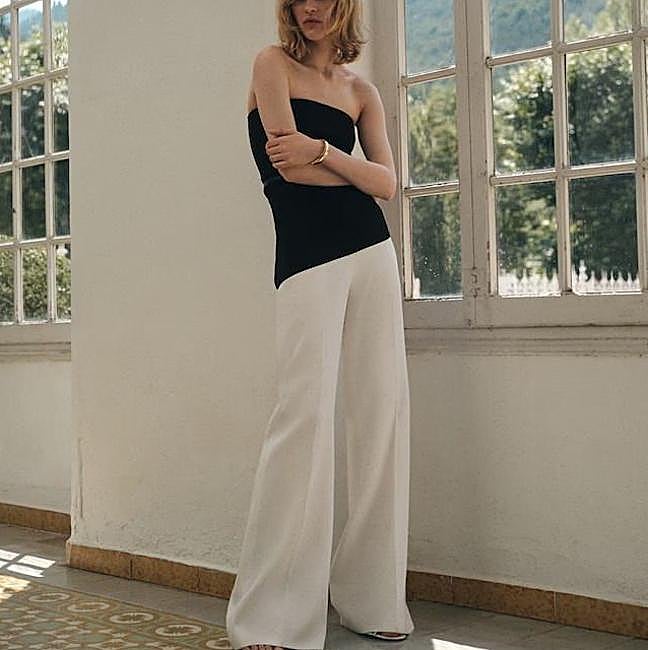 Pantalones largos blancos estilo palazzo