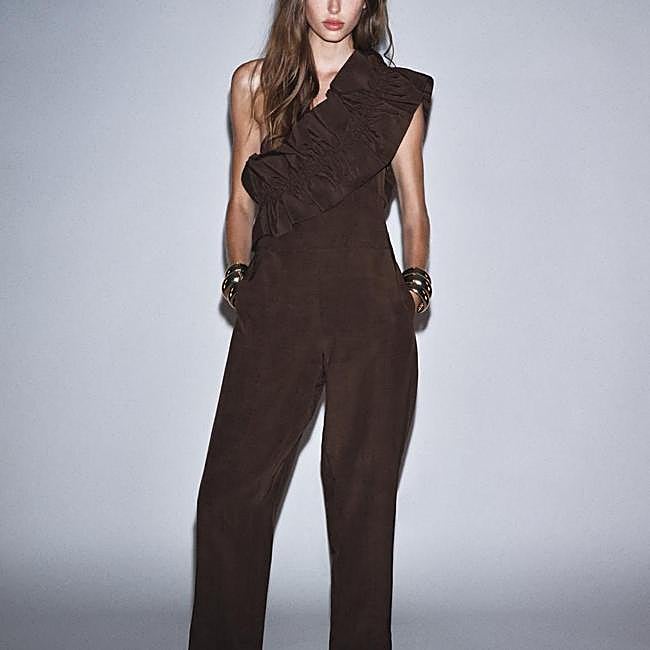 Mono largo con escote asimétrico