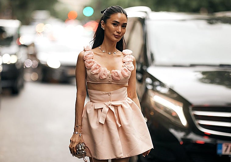 De las bermudas al vestido de invitada: 8 imprescindibles de las últimas rebajas de Sfera que merecen la pena