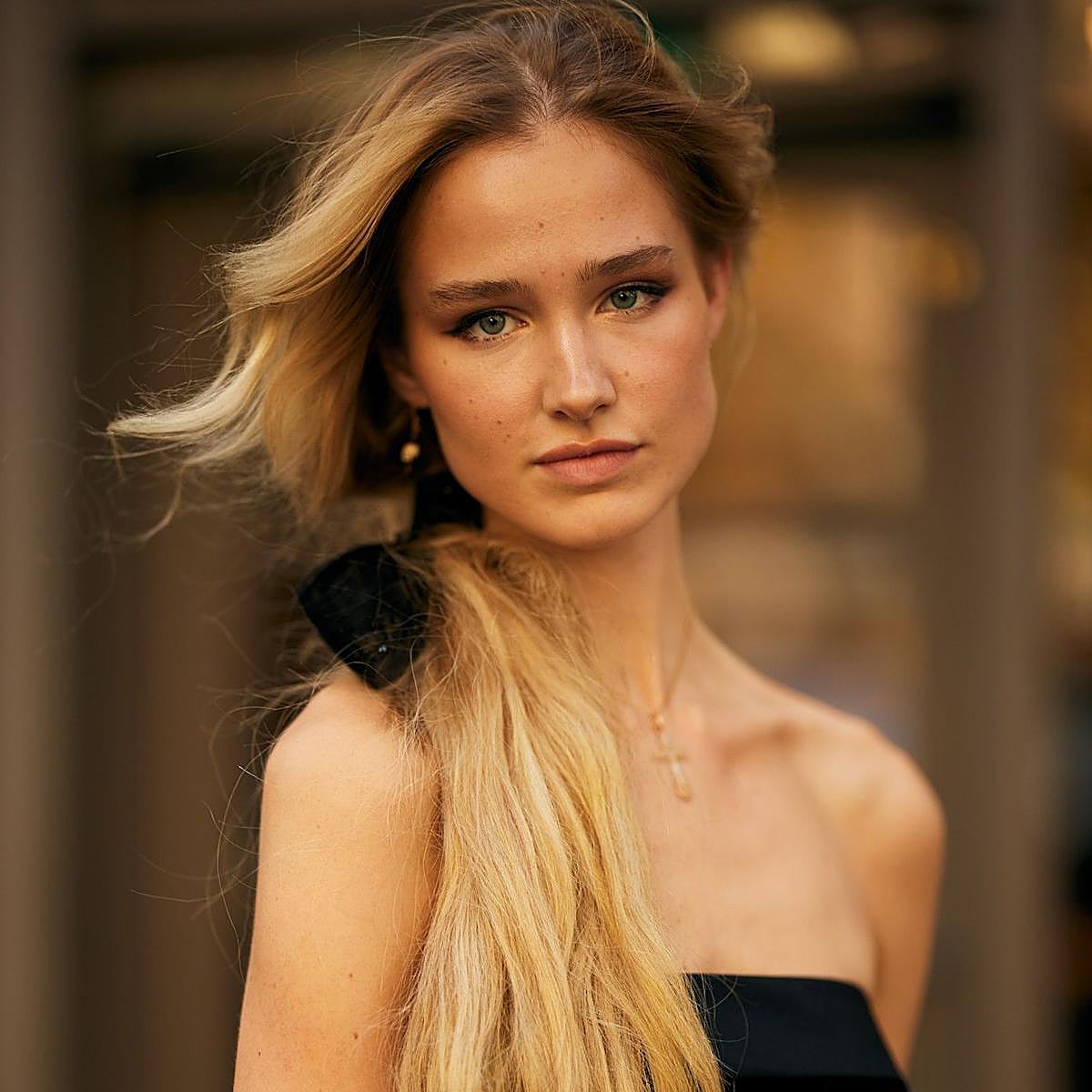 Influencer con piel sin imperfecciones