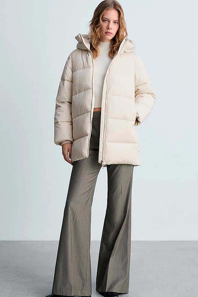 Anorak midi acolchado de Mango.
