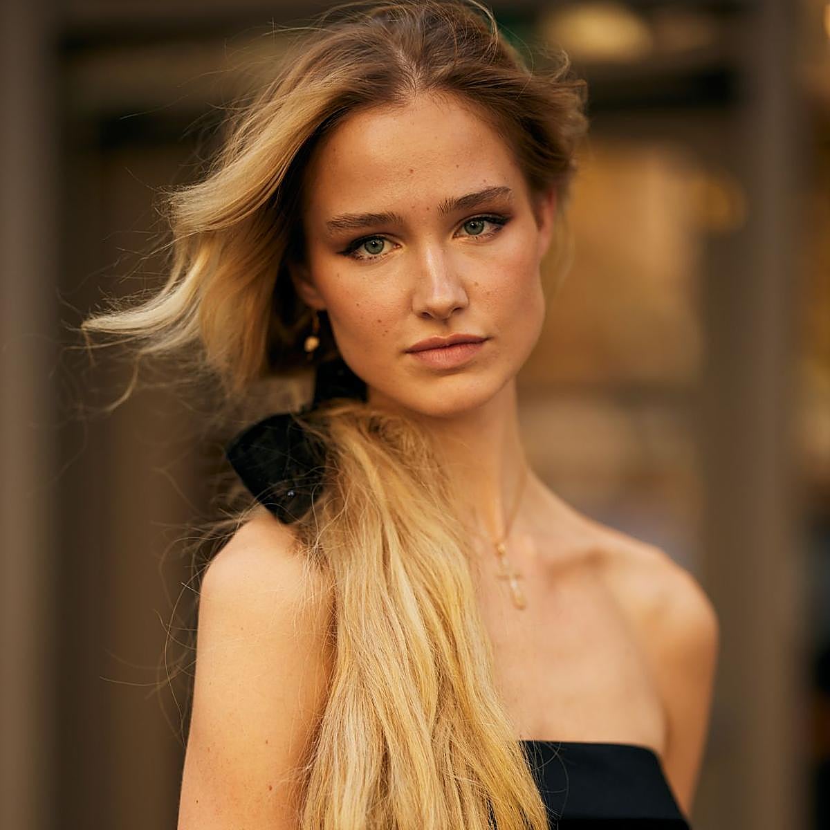 Es mejor usar agua micelar o leche limpiadora: una experta responde