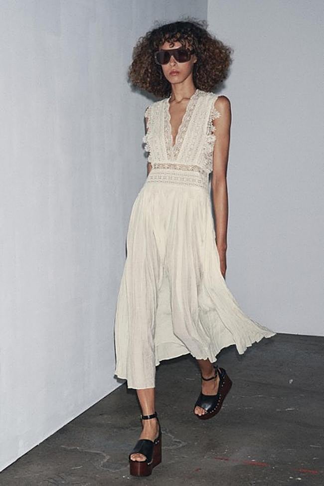 Vestido blanco de Zara (59,99 euros)