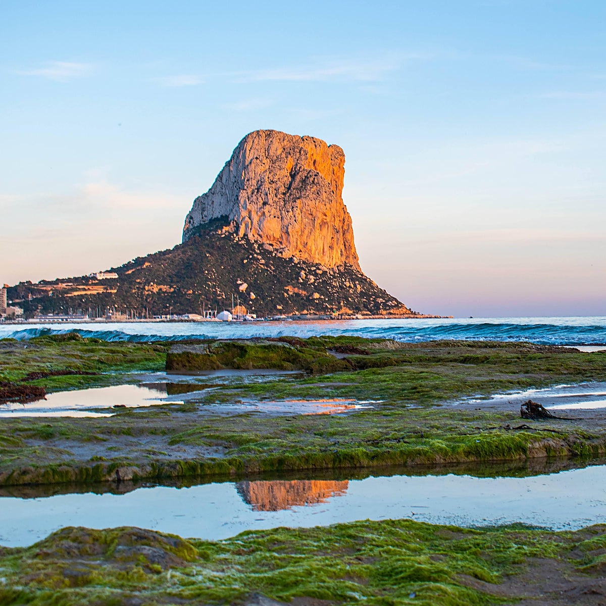 El peñón de Ifach es el mayor tesoro de Calpe.