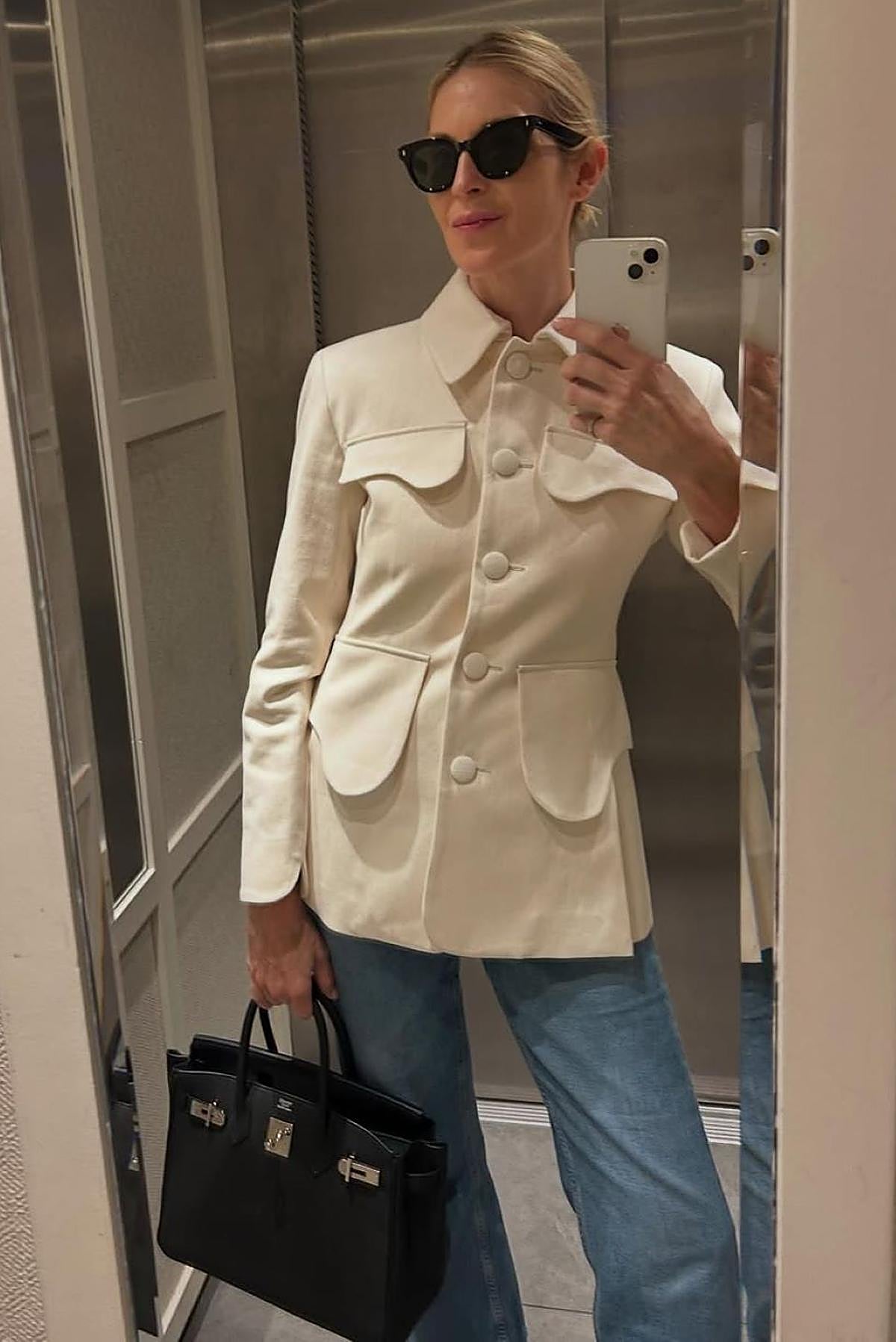 Kelly Rutherford con chaqueta de entretiempo