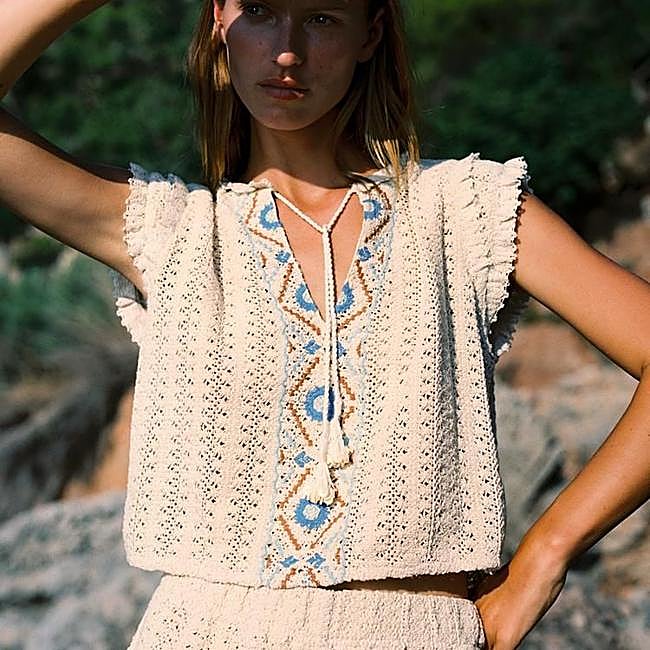 Top de crochet con bordados