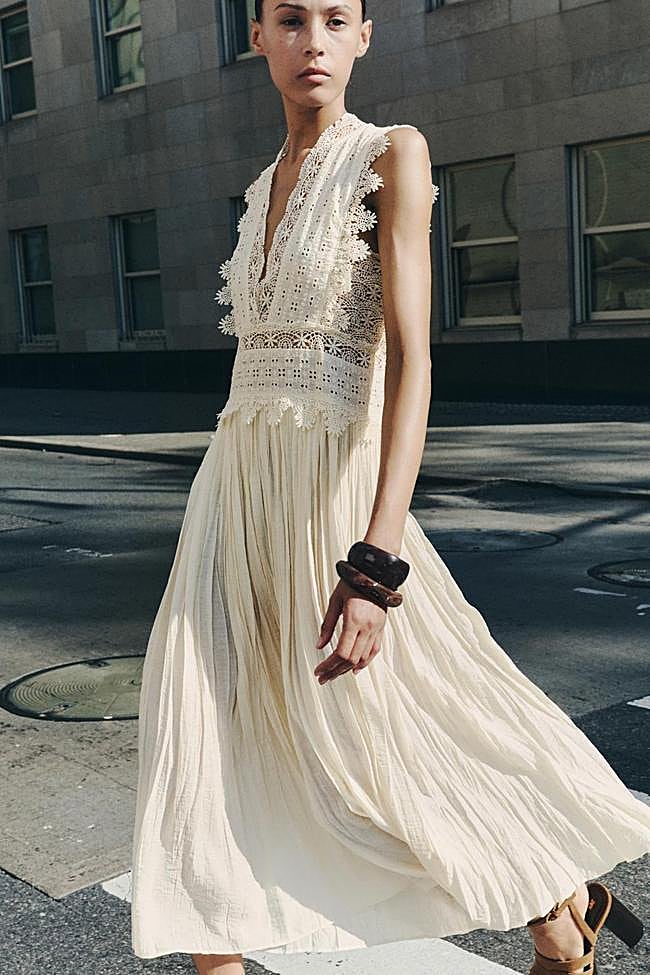 Vestido blanco de Zara (59,99 euros)