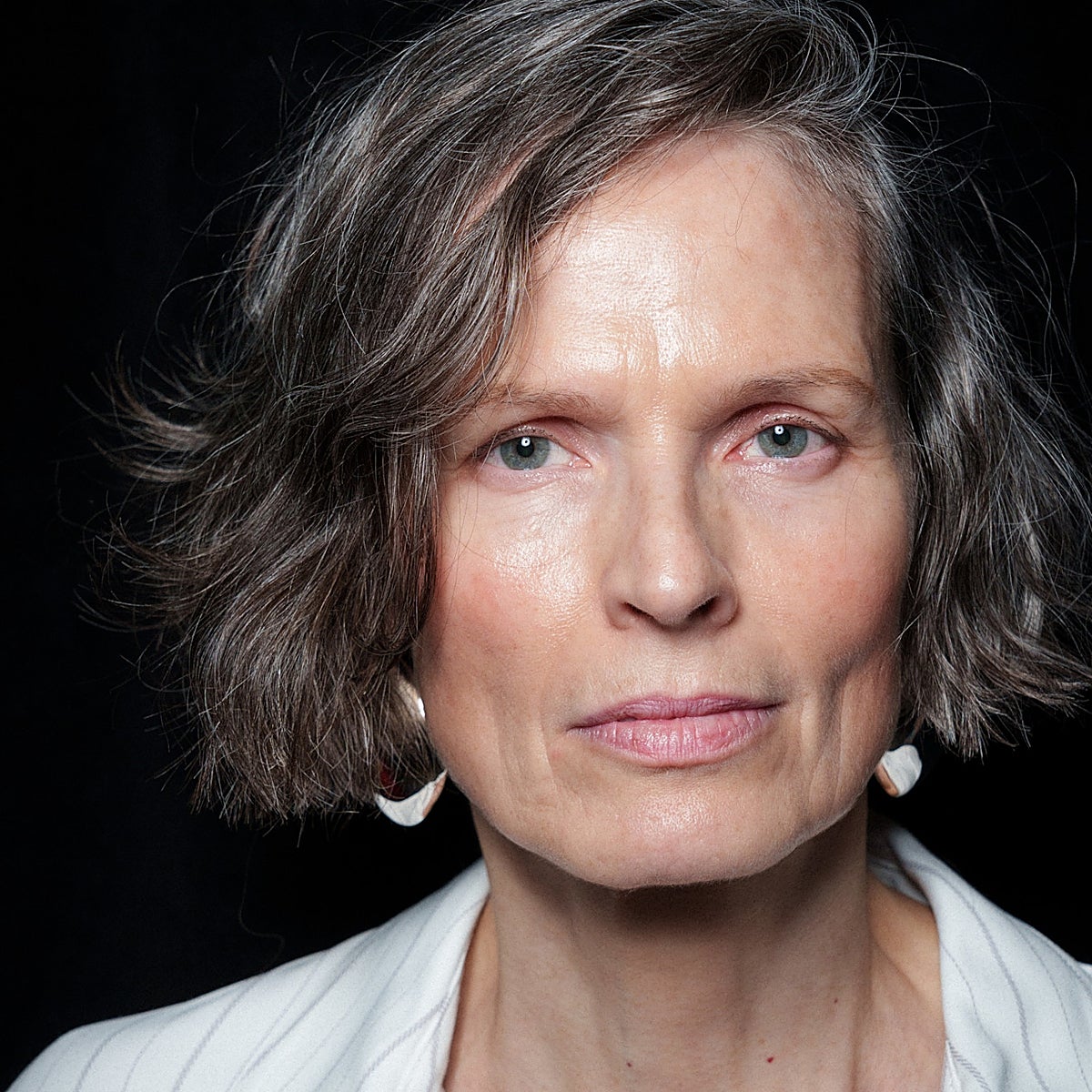 Mujer con piel madura.