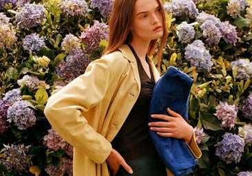 Las novedades de Zara de la semana: faldas de piel para el otoño, vestidos de flecos y el mono que te pondrás en septiembre