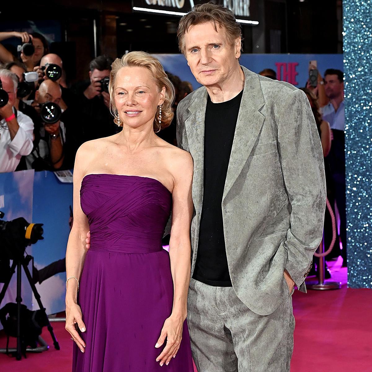 Pamela Anderson y Liam Neeson, durante la promoción de la película 'The Naked Gun'.