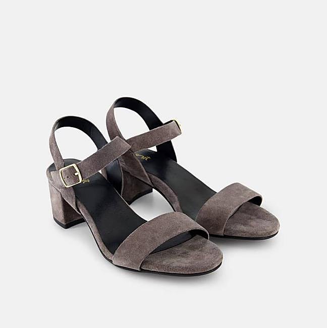 Sandalia de mujer de serraje con tacón (25€)