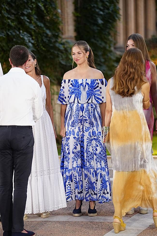 La princesa Leonor con un vestido de Desigual.