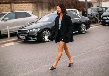 Look con sandalias tipo mule.