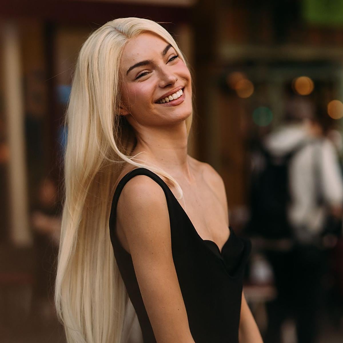 Una modelo con el pelo suave.