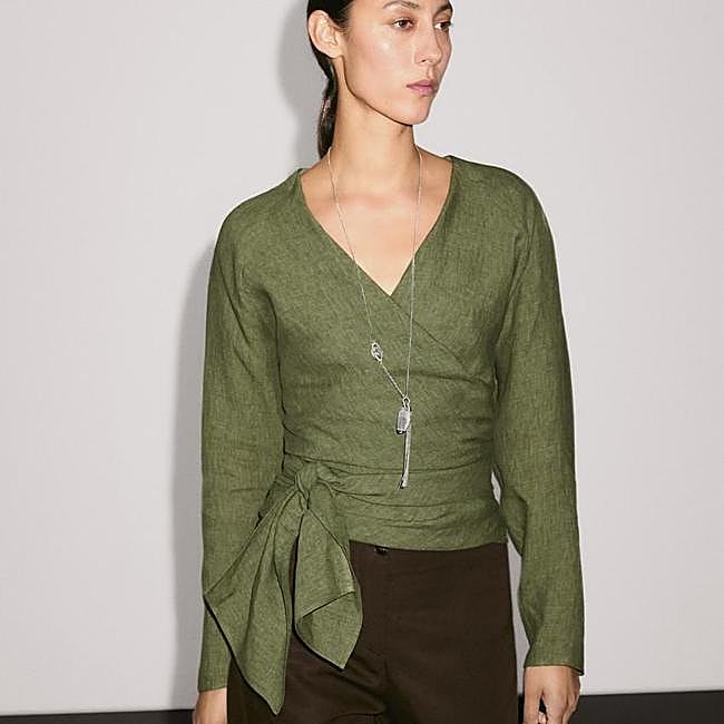 Blusa cruzada con lazo