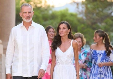 Lo que no se vio de la recepción en Marivent: Letizia sucumbe a la presión, Leonor maravilla y la reina Sofía reaparece, más delgada