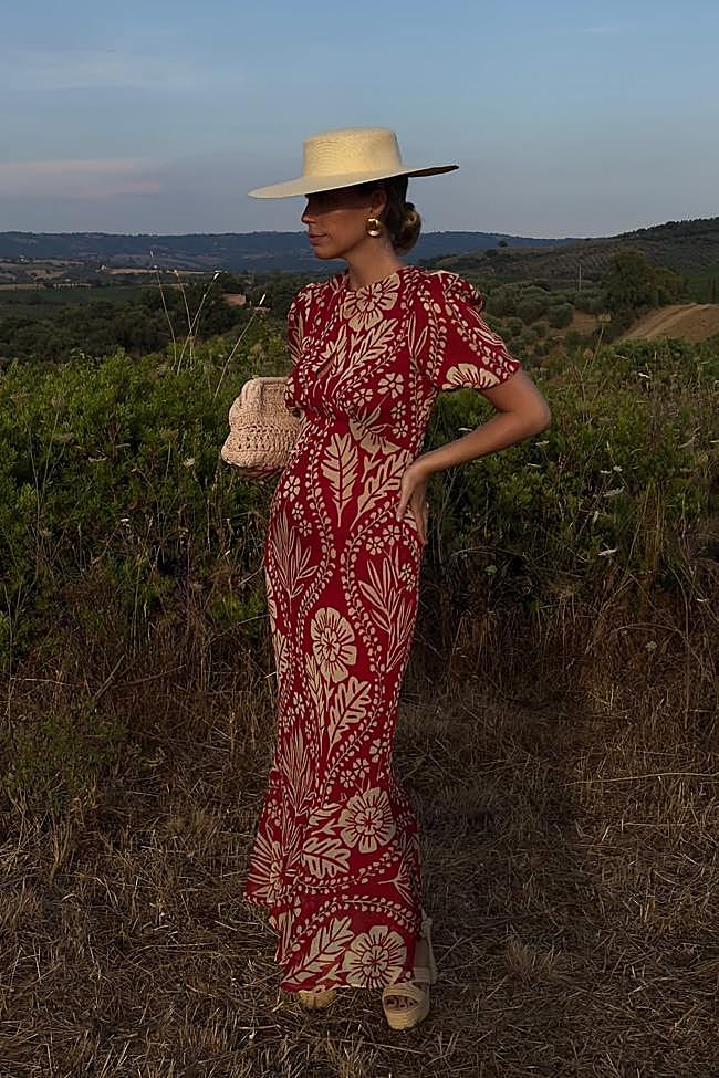 Bea. P. Fernández con un sombrero de Marcela & Co.