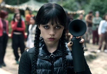 Miércoles ya está aquí con una segunda temporada cargada de humor negro, más terror gótico y Lady Gaga