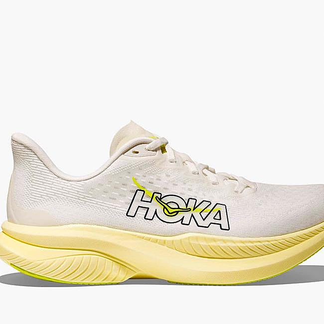 Zapatilla de correr Mach 6 de Hoka.