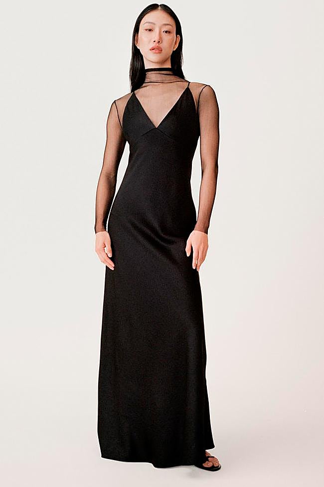 Vestido negro con detalle de tul de Zara.