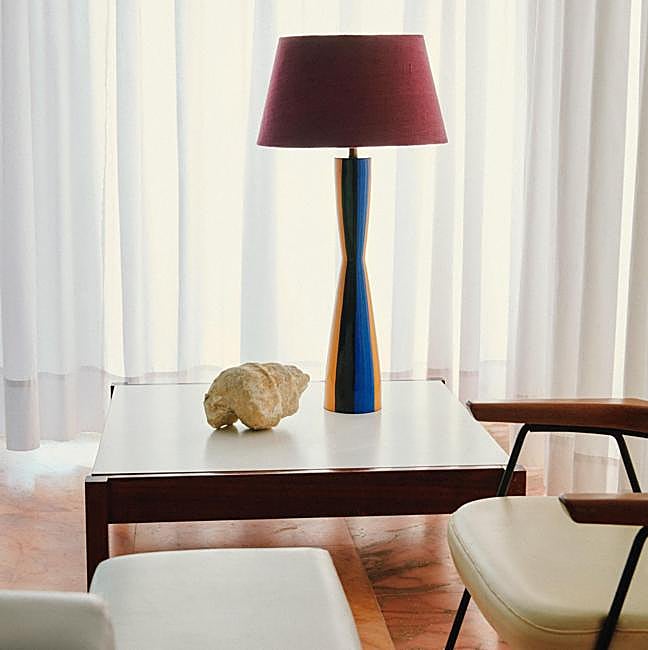 Lámpara esmaltada de rayas, 199 euros.