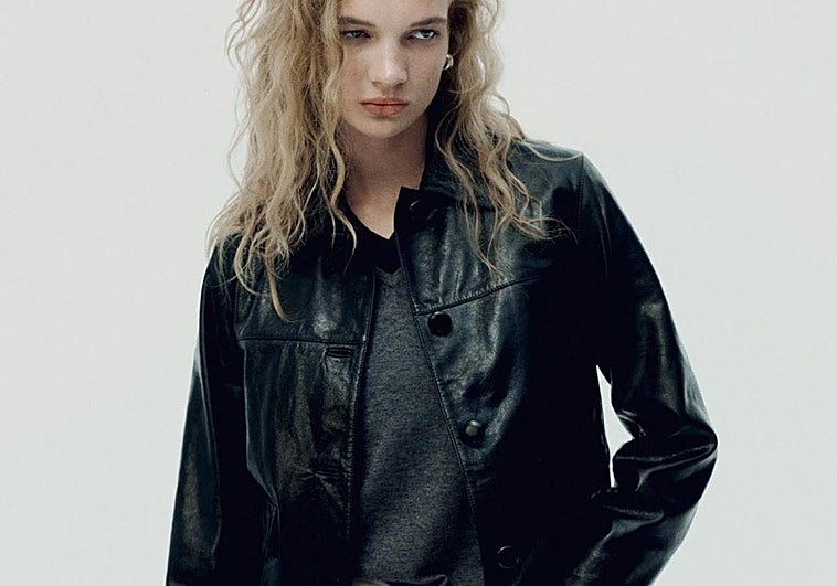 Modelo con prendas de Massimo Dutti