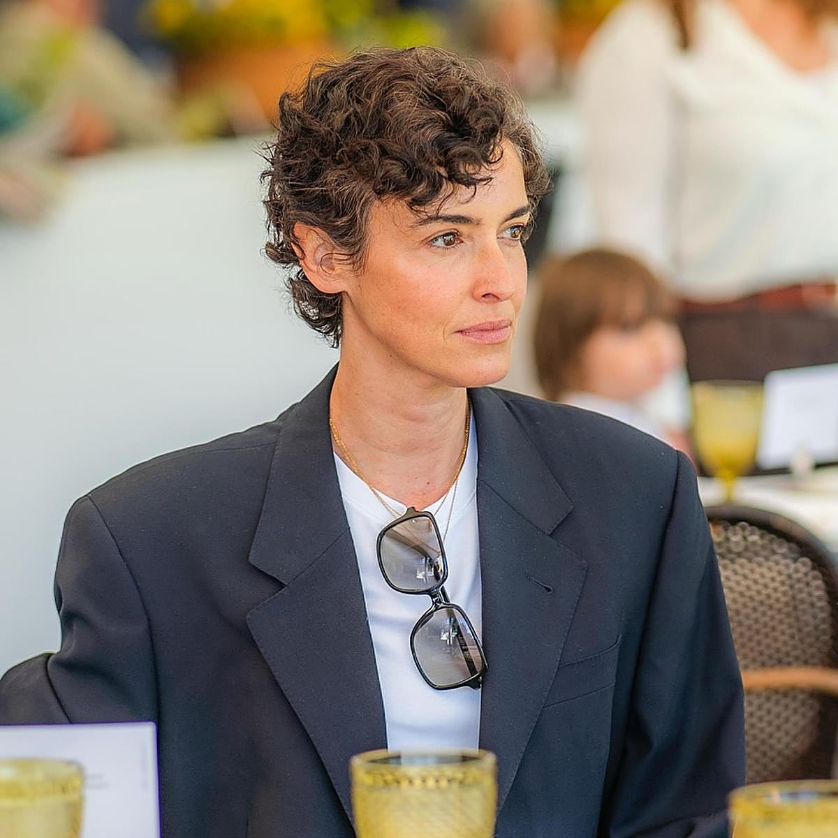 Blanca Romero con un corte de pelo rizado.