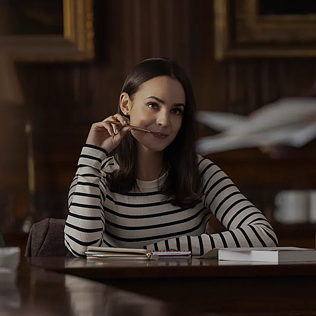 Anna (Sofia Carson) llega a Oxford para estudiar poesía en una de las universidades más prestigiosas del mundo.