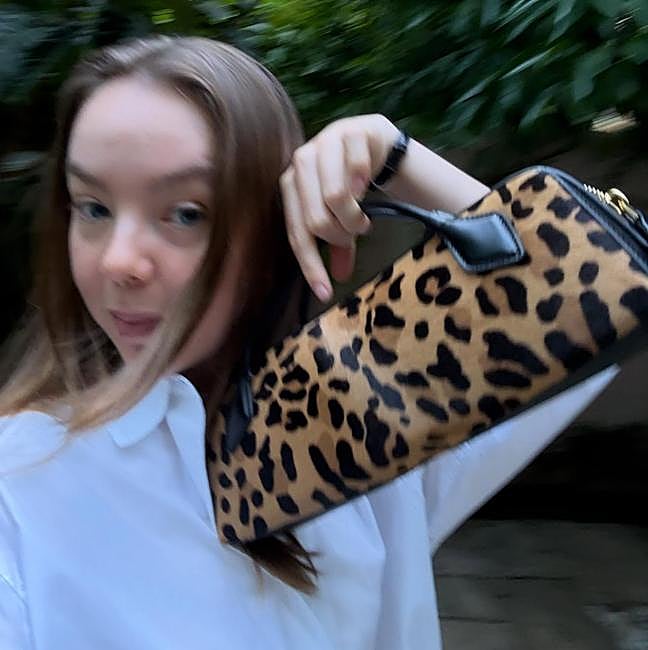 Alexandra de Hannover con el bolso de Alaïa.