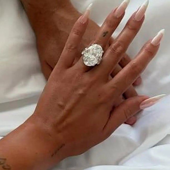 Georgina Rodríguez presumiendo de anillo de compromiso.