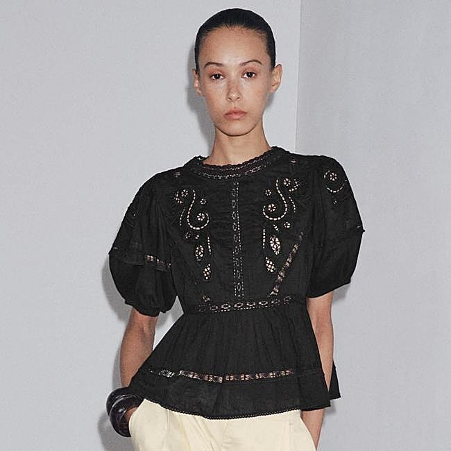 Blusa romántica con bordados