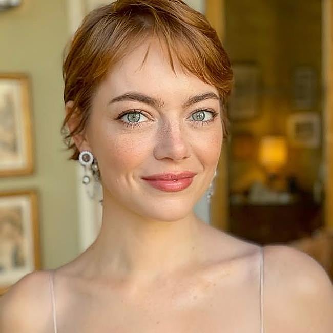 Emma Stone con corte de pelo tendencia estilo trixie