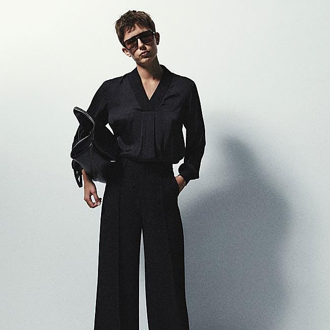 Blusa fluida con mangas abullonadas