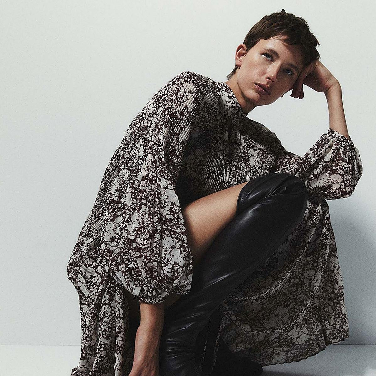 Modelo con vestido de Sfera