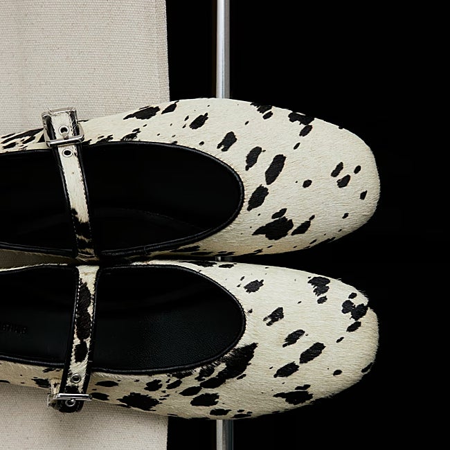 Bailarinas con pulsera de H&M (89,99 euros)