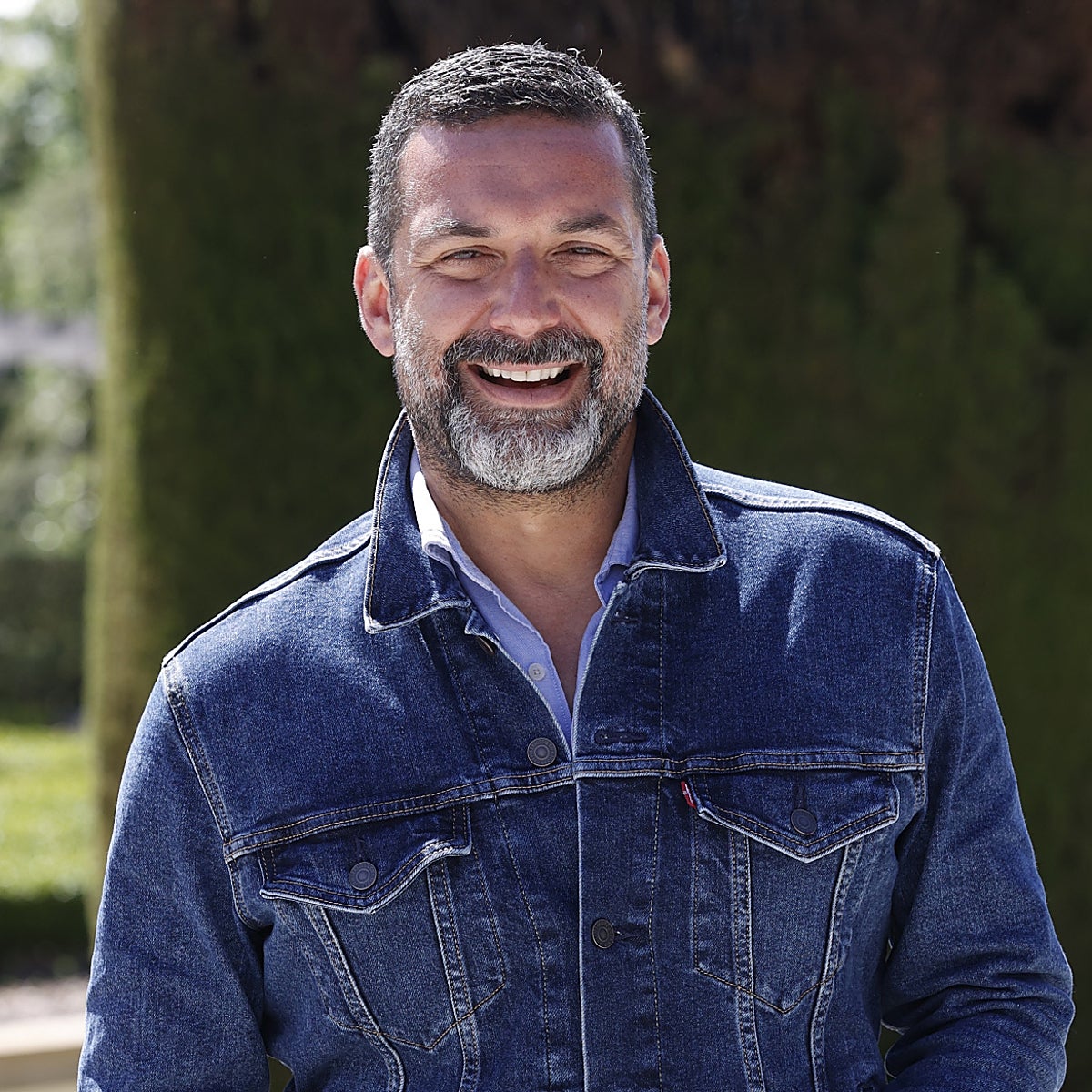 El cantante mallorquín Jaime Anglada continúa ingresado en la UCI.