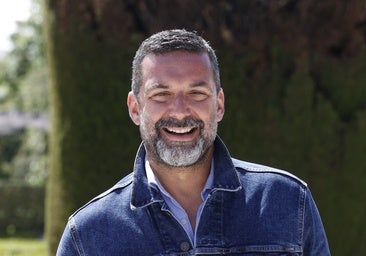 El cantante mallorquín Jaime Anglada continúa ingresado en la UCI.