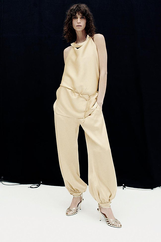 Pantalón bombacho Zara (45,95 euros)